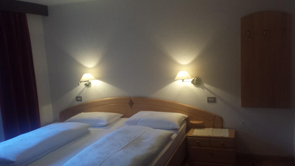 Hotel Garni Gardena - Appartments Santa Cristina Val Gardena Room photo