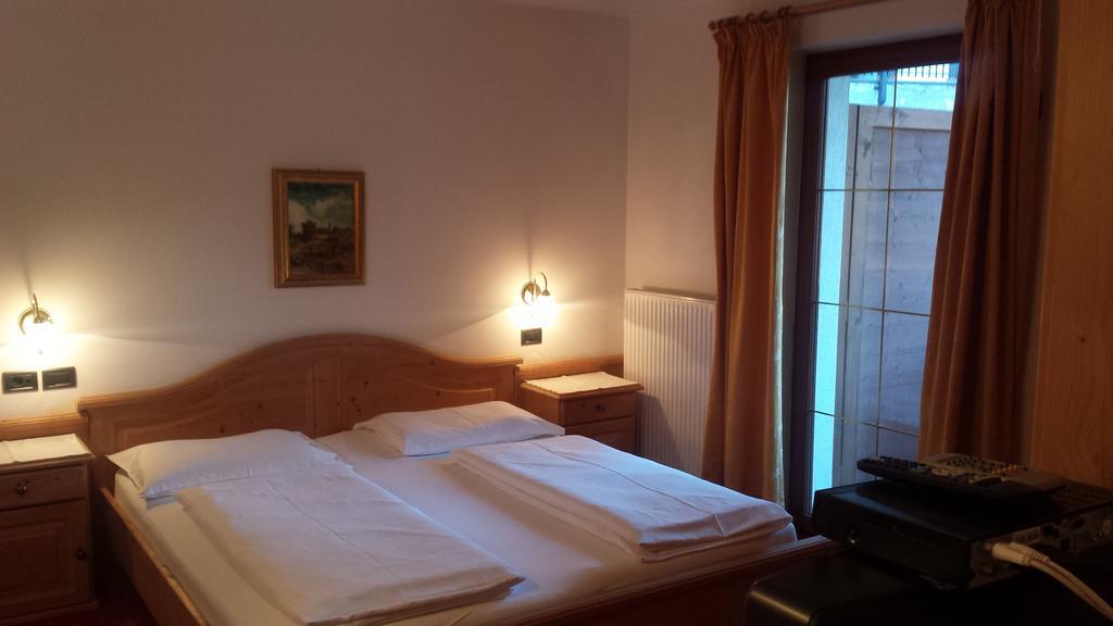 Hotel Garni Gardena - Appartments Santa Cristina Val Gardena Room photo