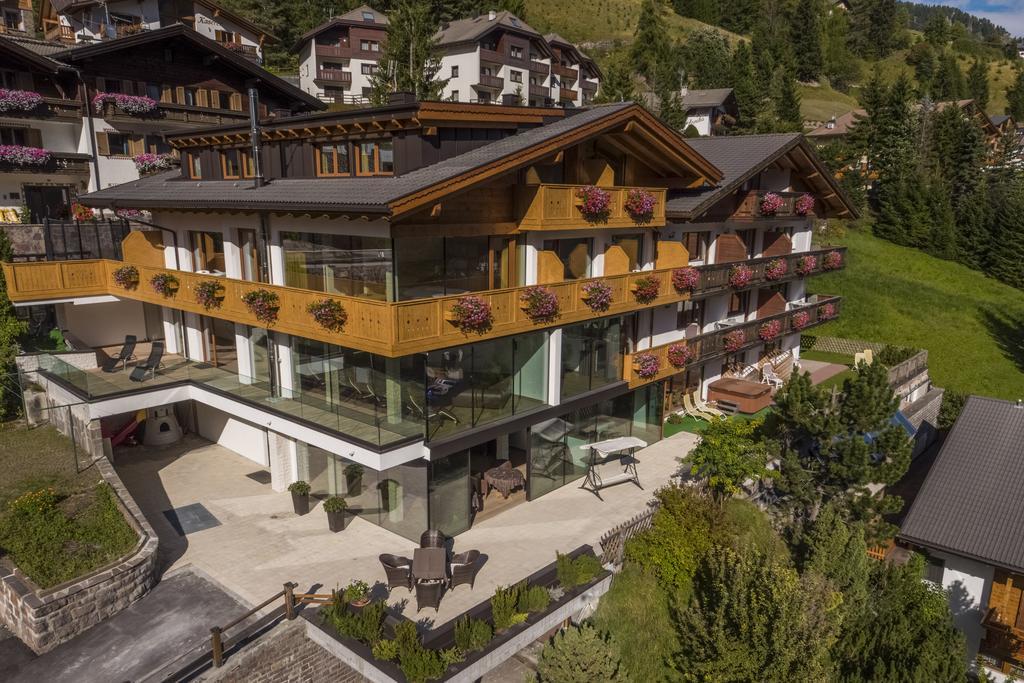 Hotel Garni Gardena - Appartments Santa Cristina Val Gardena Exterior photo